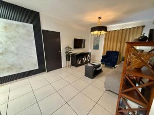 Escala HMO a700 mts del Consulado americano