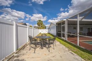 Apollo Beach Retreat - 3BR - Pool - Backyard -BBQ