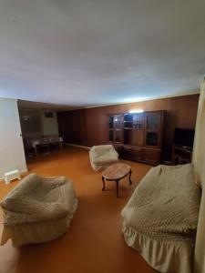 Warm F4, good location