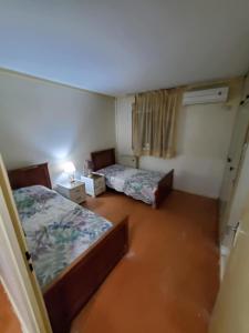 Warm F4, good location