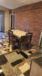 Sencilla, frente al río