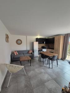 Les hameaux de Saint Cyprien - appartement avec jardin et piscine