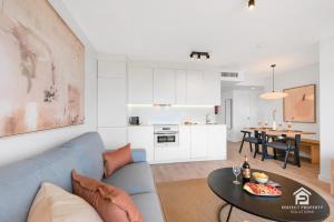 Wyndham - Bright and Modern 2BR with Sea Views in