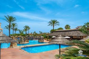 Wyndham - Bright and Modern 2BR with Sea Views in