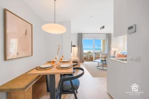 Wyndham - Bright and Modern 2BR with Sea Views in
