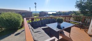 42 pine lodge & sea views