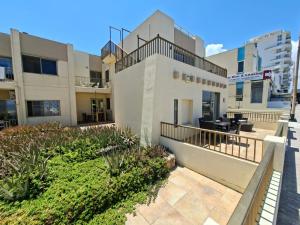 Spacious Bugibba Seafront Home Free Parking Free WiFi