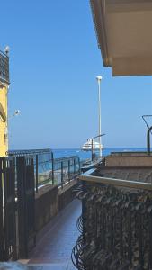 Casa sul vicolo - Fronte Mare