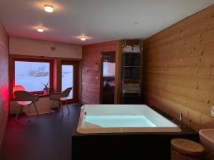 Alpine Dream Chalet with Spa close to Lake Geneva