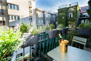 Silent Luxury, Central Stay