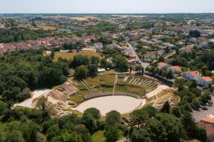 Maisons de vacances Les Arenes - Grande maison familiale renovee, 6 a 12 personnes , Vue sur les Arenes, Garage vehicule electrique, Parking Gratuit : photos des chambres