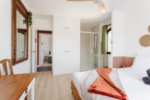 Maisons de vacances Les Arenes - Grande maison familiale renovee, 6 a 12 personnes , Vue sur les Arenes, Garage vehicule electrique, Parking Gratuit : photos des chambres