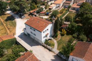 Maisons de vacances Les Arenes - Grande maison familiale renovee, 6 a 12 personnes , Vue sur les Arenes, Garage vehicule electrique, Parking Gratuit : photos des chambres