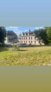 Maisons de vacances Grande maison avec piscine privee a Garchizy sur 650 m² : photos des chambres