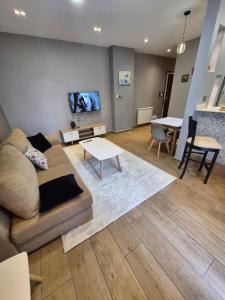 Sweet Home Hydra Cosy & Central