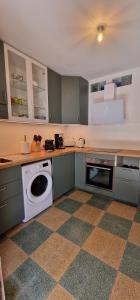 Frisch renovierte klimatisierte Ferienwohnung - nur 100 m vom Strand entfernt