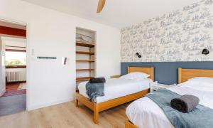 Maisons de vacances Les Arenes - Grande maison familiale renovee, 6 a 12 personnes , Vue sur les Arenes, Garage vehicule electrique, Parking Gratuit : photos des chambres