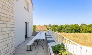 Maisons de vacances Les Arenes - Grande maison familiale renovee, 6 a 12 personnes , Vue sur les Arenes, Garage vehicule electrique, Parking Gratuit : photos des chambres
