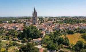 Maisons de vacances Les Arenes - Grande maison familiale renovee, 6 a 12 personnes , Vue sur les Arenes, Garage vehicule electrique, Parking Gratuit : photos des chambres