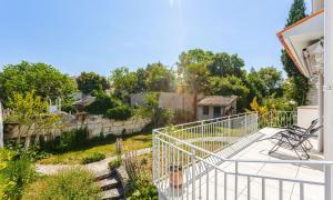 Maisons de vacances Les Arenes - Grande maison familiale renovee, 6 a 12 personnes , Vue sur les Arenes, Garage vehicule electrique, Parking Gratuit : photos des chambres