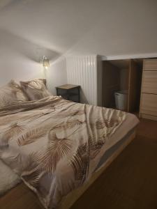 Studio avec chambre au calme face à un champs