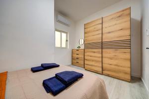 Luxurious Apartment steps from Spinola Bay