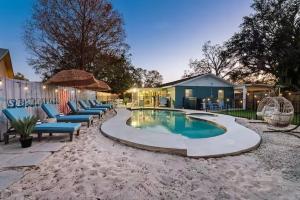 New listing~10 min to beach~Back yard fun~Pool