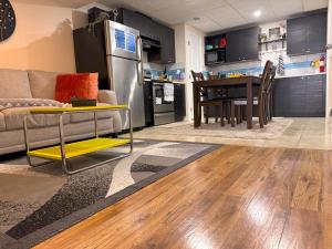 Entire Walkout Basement Suite 2 BDRM King & Queen Patio Prvt Entrance