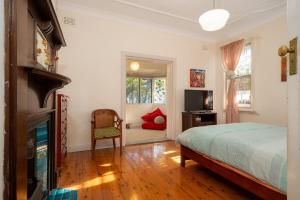 Spacious Creative Haven Near Cafes, Craft Breweries, Parks, Live Music & Art