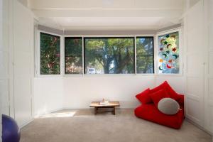 Spacious Creative Haven Near Cafes, Craft Breweries, Parks, Live Music & Art