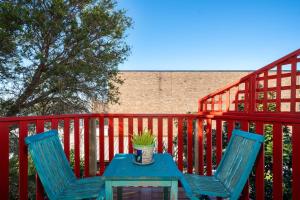 Spacious Creative Haven Near Cafes, Craft Breweries, Parks, Live Music & Art