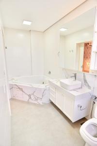 Alto Padrão com 3 suítes a 150m Rua Coberta