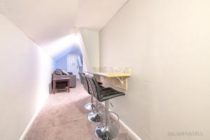 Entire Private Apartment, Near Downtown - Free Parking