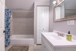 Entire Private Apartment, Near Downtown - Free Parking