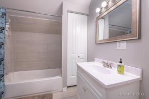 Entire Private Apartment, Near Downtown - Free Parking