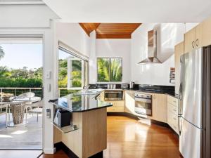 Villa Kalinya! Beachside Treehouse Oasis