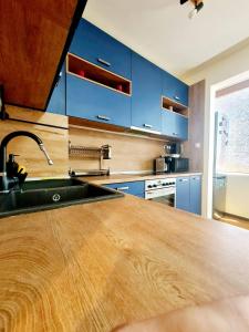 Seaview Escape – 1BR Next to Sea Garden