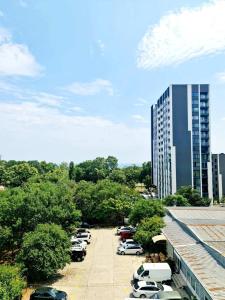 Seaview Escape – 1BR Next to Sea Garden