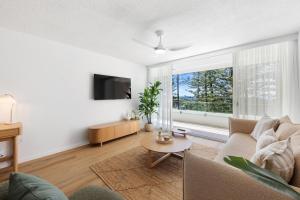 Burleigh Beach Bliss Renovated Coastal Retreat