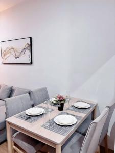 Cozy 2BR Condo near Airport- Perfect for travelers