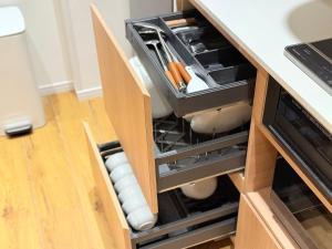 ZQ2 Three min walk to subway, direct access to Asakusa, Ginza, Shinjuku, Ueno , super convenient transportation, 2 bathrooms 4 toilets, comfortable space