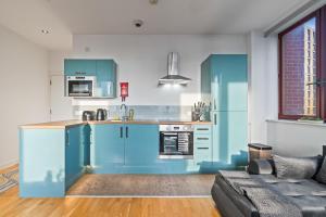 Leeds Elegant Central Flat - Sleeps 8 - Highrise View City Centre