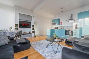 Leeds Elegant Central Flat - Sleeps 8 - Highrise View City Centre