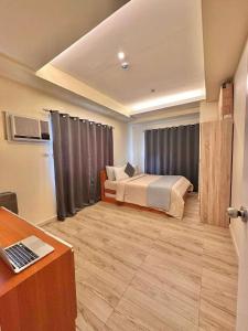 Relax in Style WalkCity, Roxas Market with Pool