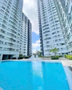 Relax in Style WalkCity, Roxas Market with Pool