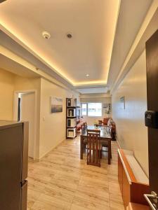 Relax in Style WalkCity, Roxas Market with Pool