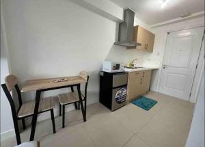 Fast WiFi - Free Pool Access - Netflix - Hot Shower