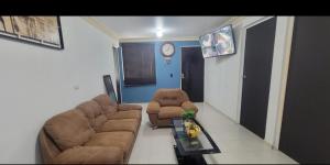 CASA con 2 habitaciones, Cocina,comedor y baño privados