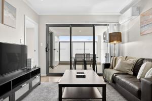 Rockingham Escape Stylish 2br Apt Near Beach and Shops