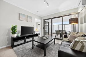 Rockingham Escape Stylish 2br Apt Near Beach and Shops